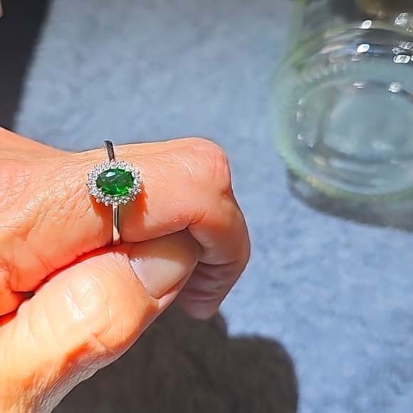 Vintage Style Emerald Ring - Picture 1 of 3